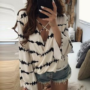 Loose long sleeve printed top.